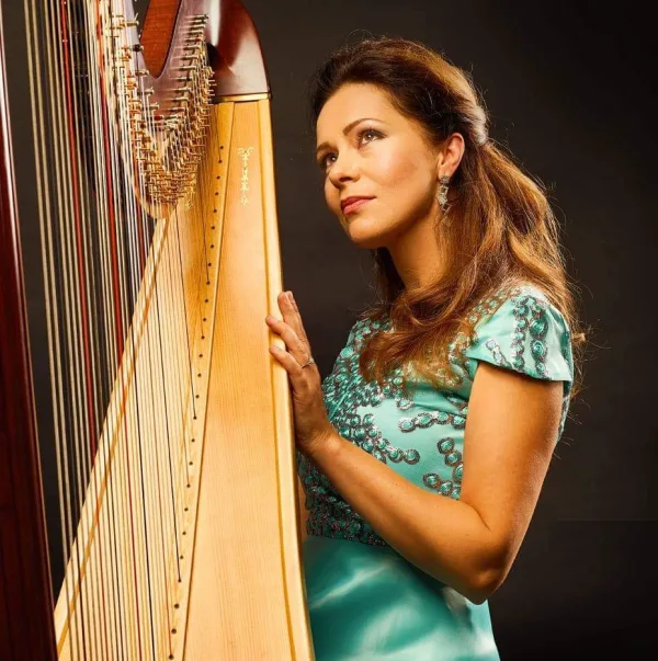 DENITZA DIMITROVA – professional harpist
